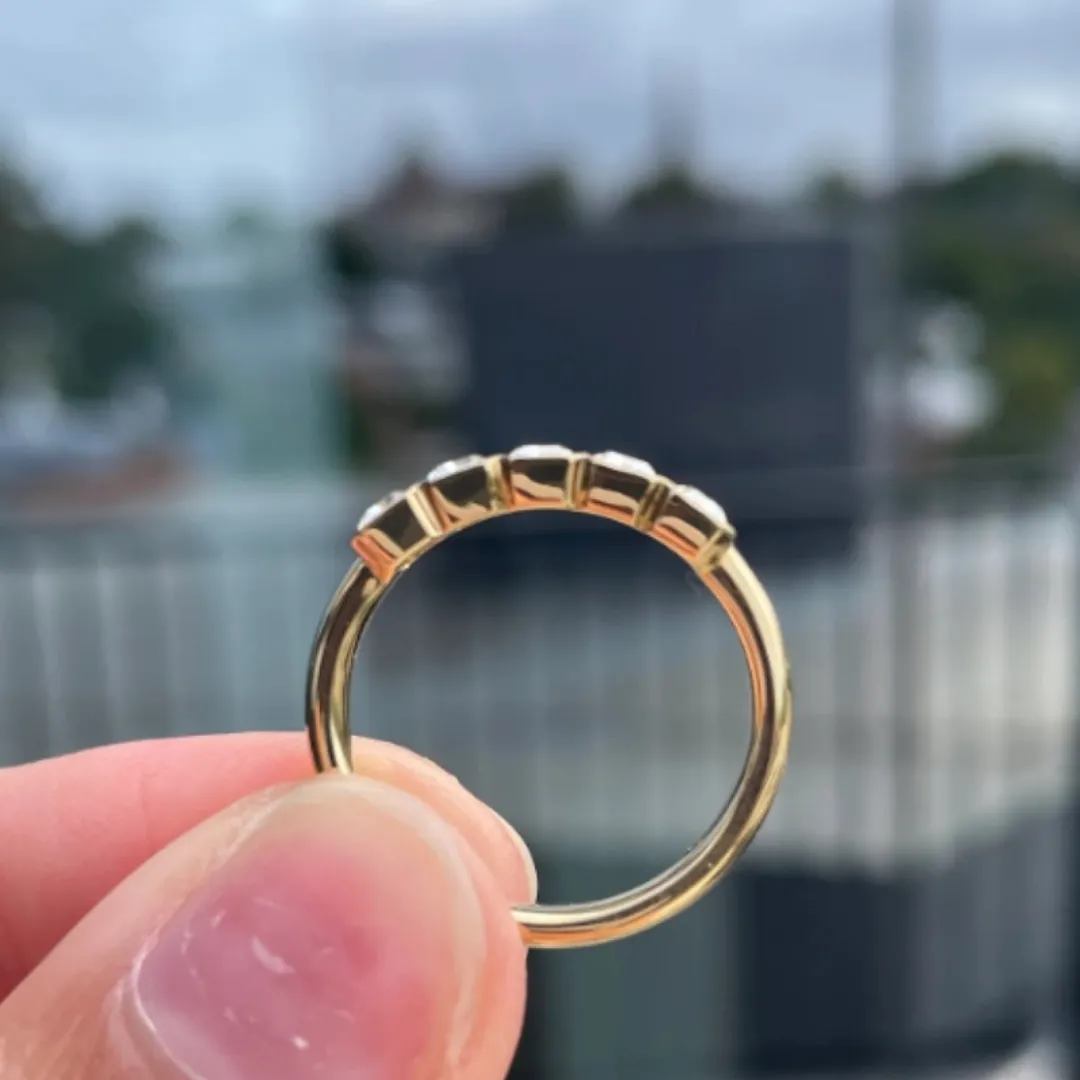 /public/photos/live/Five Stone Bezel Set Emerald Moissanite Wedding Band 543 (2).webp